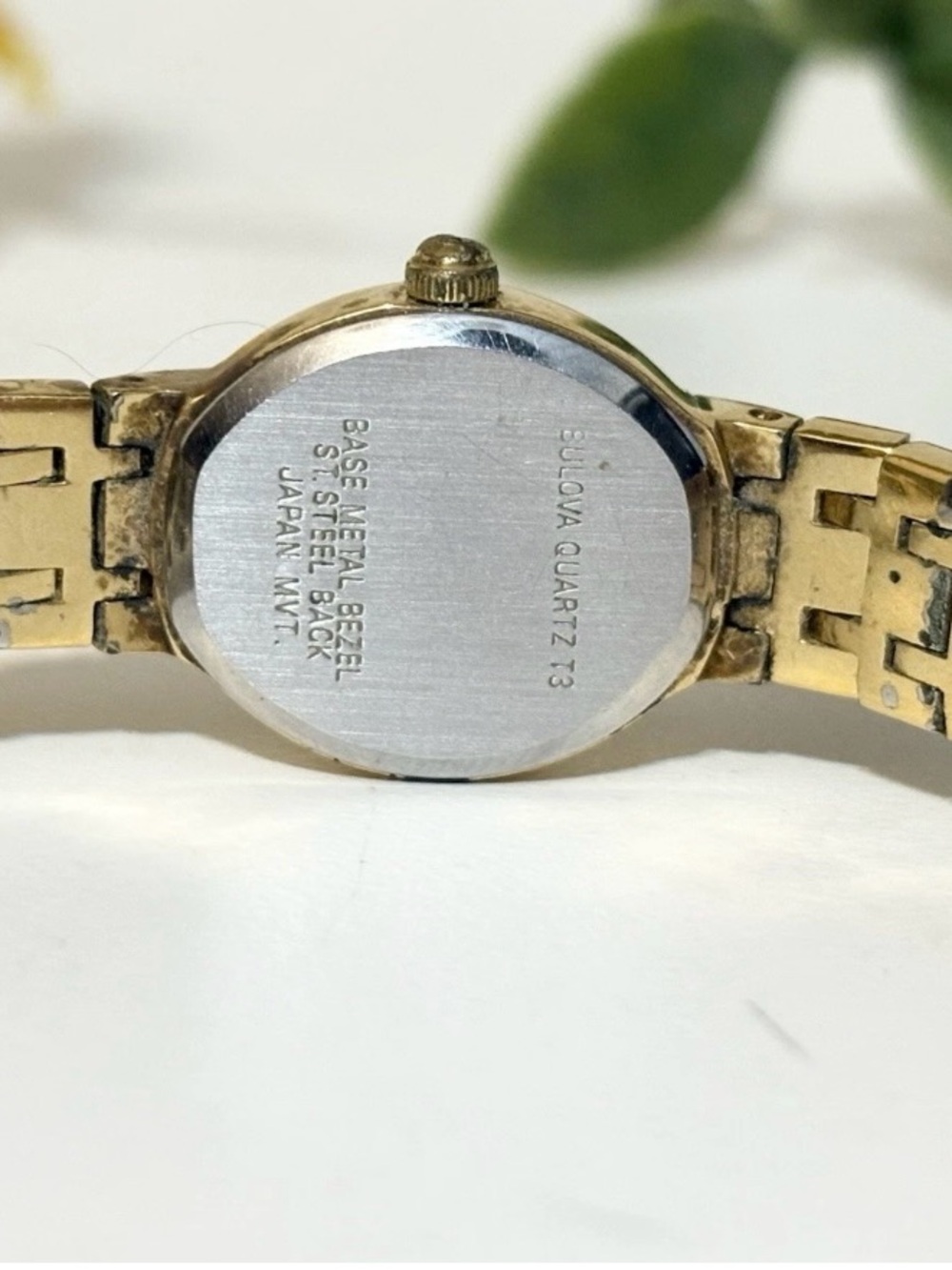 Vintage Caravelle Bulova Elegant Champagne Oval Dial Classy Gold Bracelet Watch - Picture 3 of 6